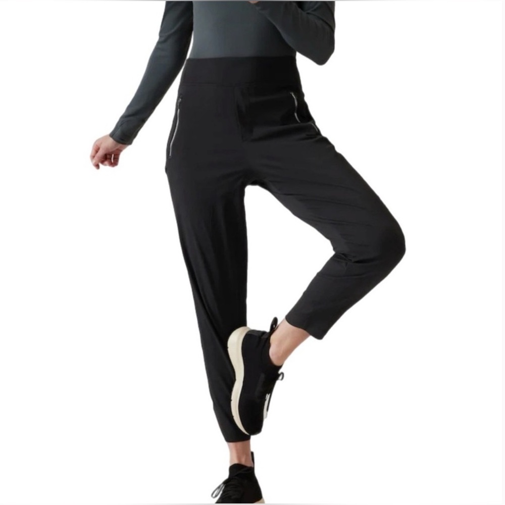 EUC- Athleta ‘Trekkie North’ Ripstop Jogger w/Front Zip Pockets